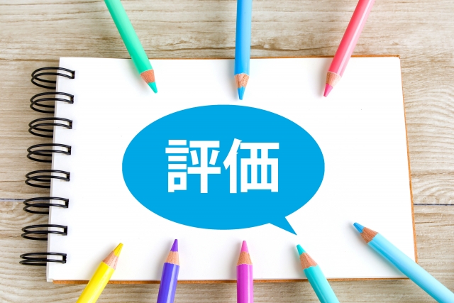 評価の文字列と色鉛筆