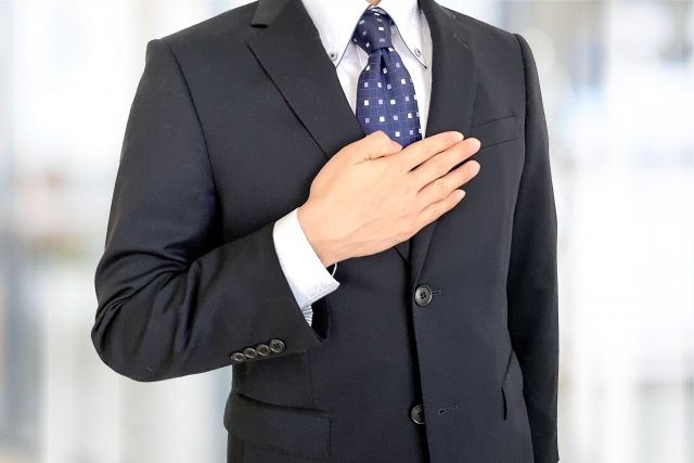 信頼できる営業担当　スーツ姿の男性